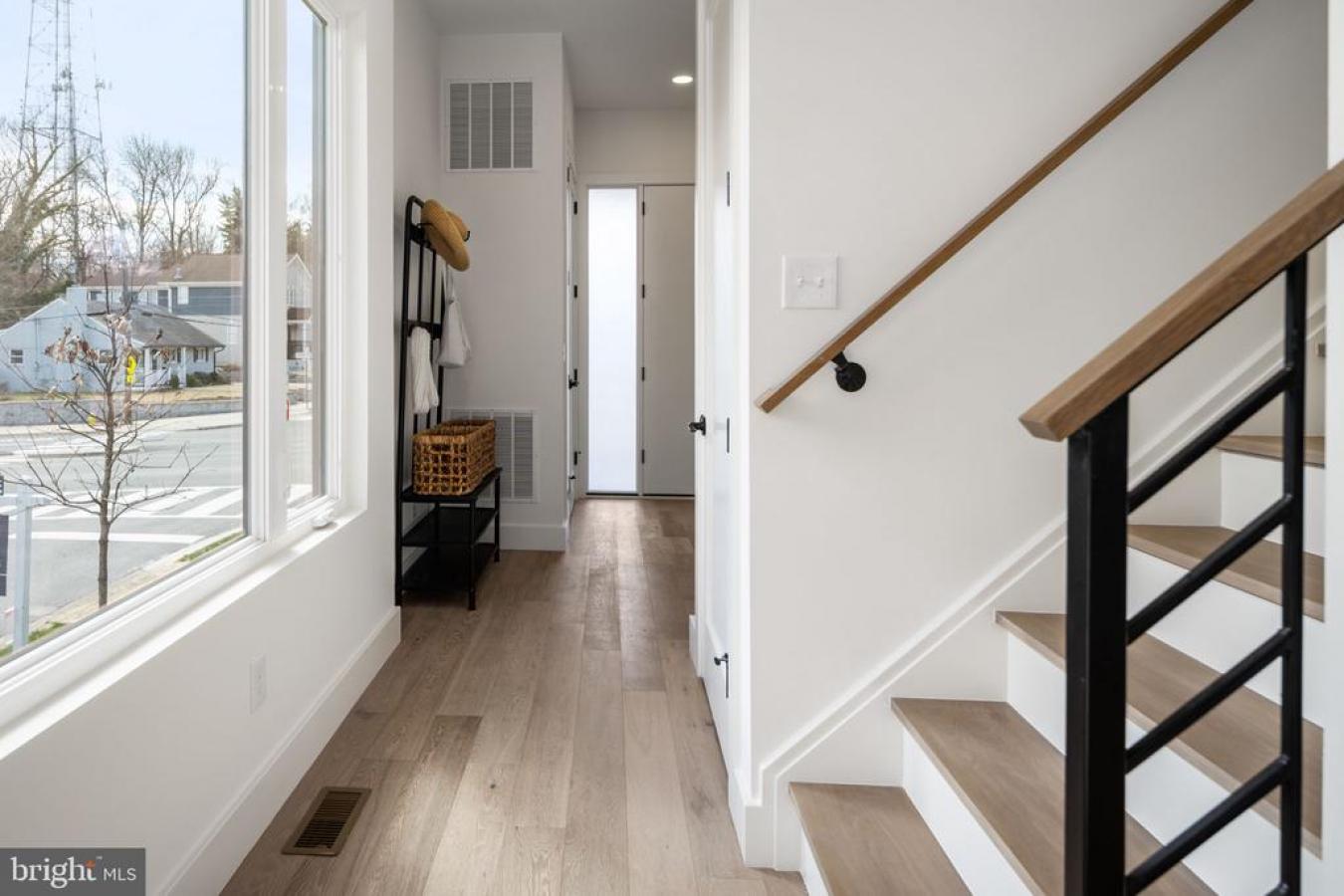 ARLINGTON, Virginia, 22207, United States, 6 Bedrooms Bedrooms, ,4 BathroomsBathrooms,Residential,For Sale,1841170