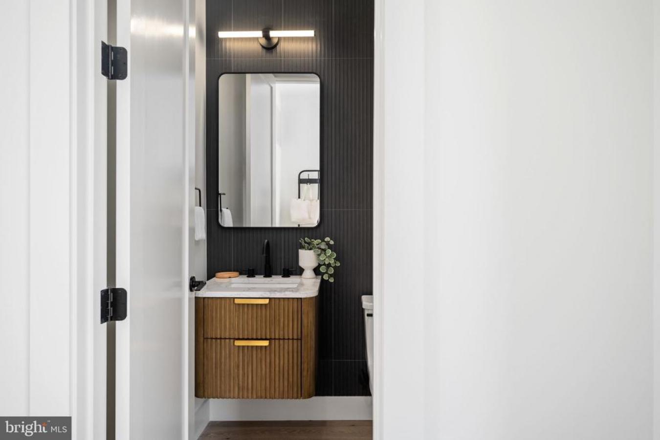 ARLINGTON, Virginia, 22207, United States, 6 Bedrooms Bedrooms, ,4 BathroomsBathrooms,Residential,For Sale,1841170