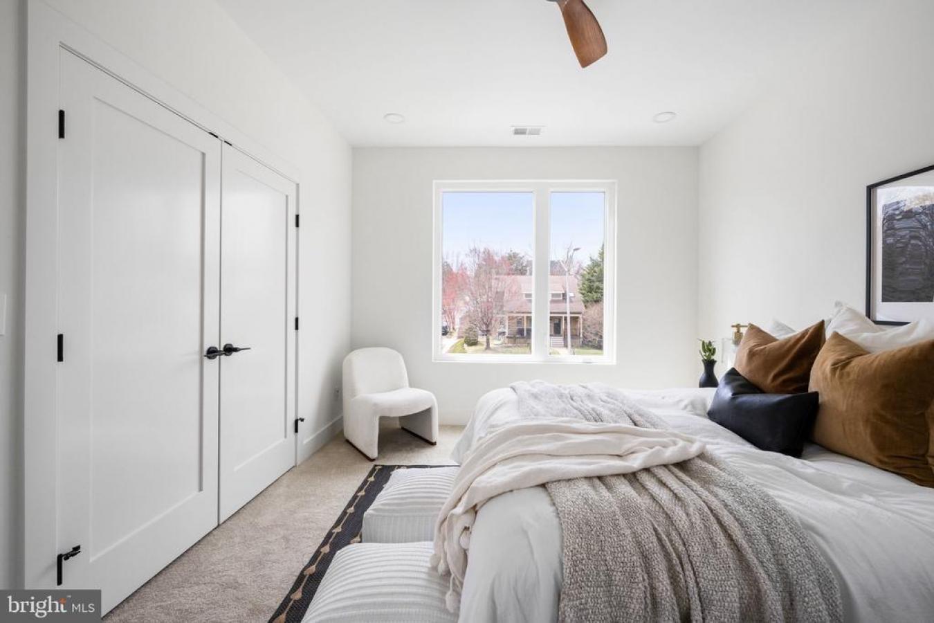 ARLINGTON, Virginia, 22207, United States, 6 Bedrooms Bedrooms, ,4 BathroomsBathrooms,Residential,For Sale,1841170