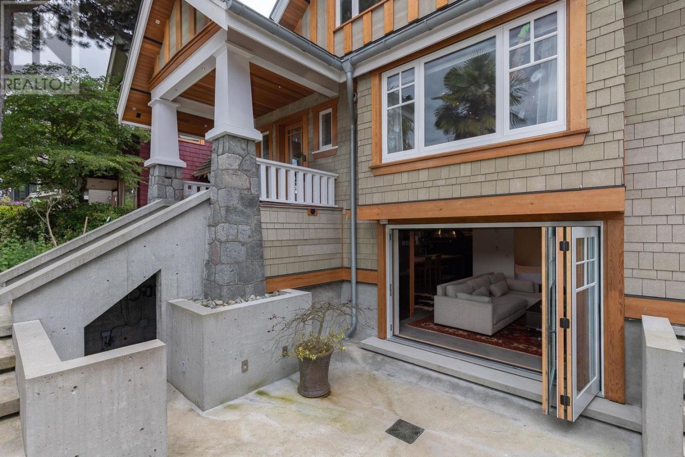 Vancouver, BC, V6K1B1, Canada, 5 Bedrooms Bedrooms, ,4 BathroomsBathrooms,Residential,For Sale,1834422