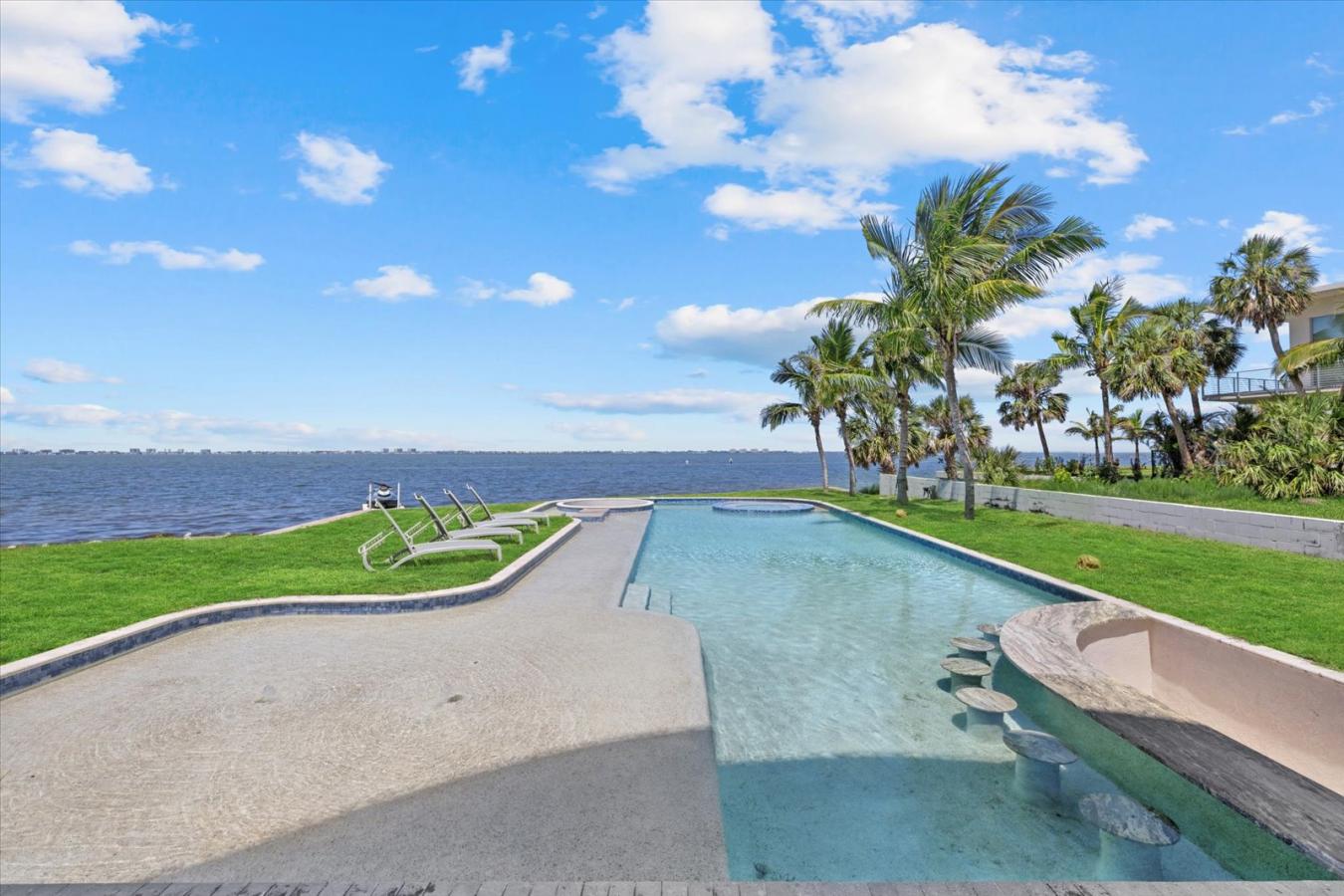 Sarasota, Sarasota County, 34234, United States, 8 Bedrooms Bedrooms, ,8 BathroomsBathrooms,Residential,For Sale,1843275