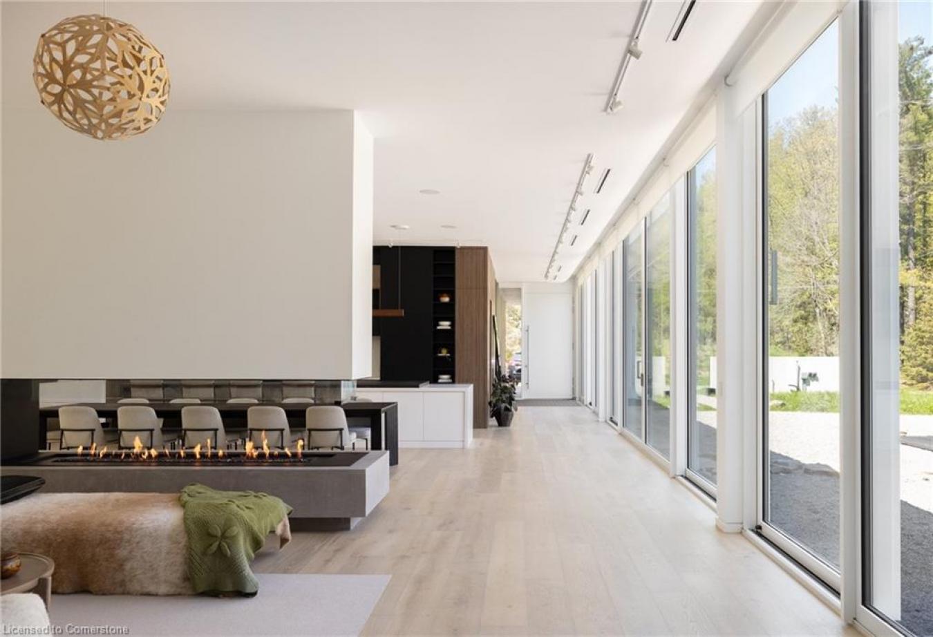 Dundas, ON, L9H 5E3, United States, 4 Bedrooms Bedrooms, ,4 BathroomsBathrooms,Residential,For Sale,1843273