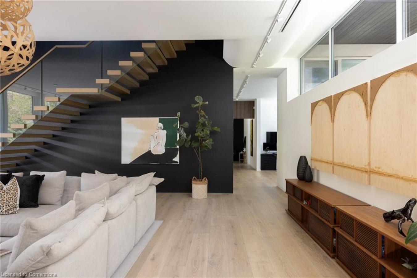 Dundas, ON, L9H 5E3, United States, 4 Bedrooms Bedrooms, ,4 BathroomsBathrooms,Residential,For Sale,1843273