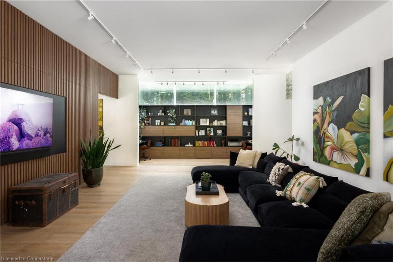 Dundas, ON, L9H 5E3, United States, 4 Bedrooms Bedrooms, ,4 BathroomsBathrooms,Residential,For Sale,1843273