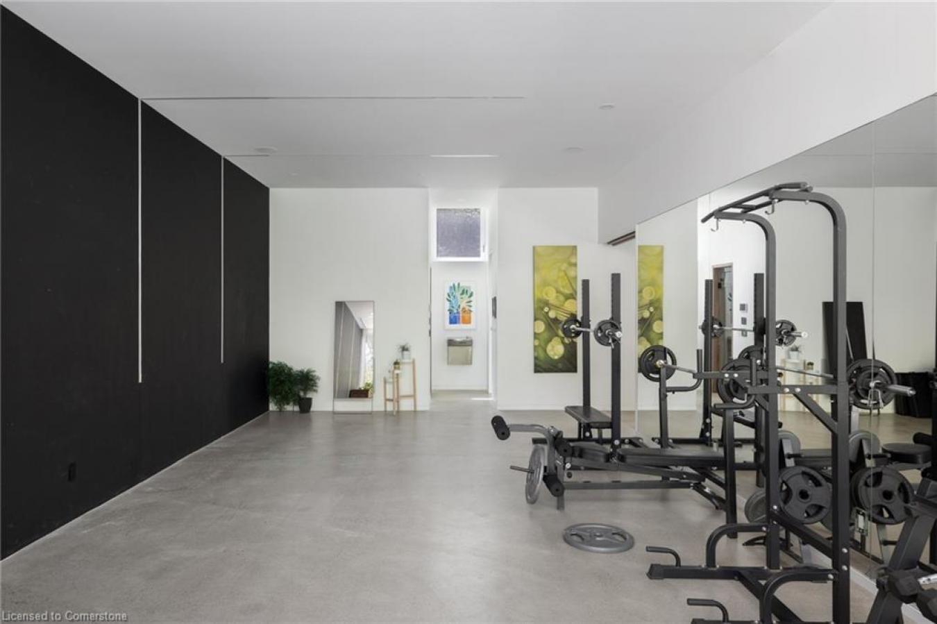 Dundas, ON, L9H 5E3, United States, 4 Bedrooms Bedrooms, ,4 BathroomsBathrooms,Residential,For Sale,1843273