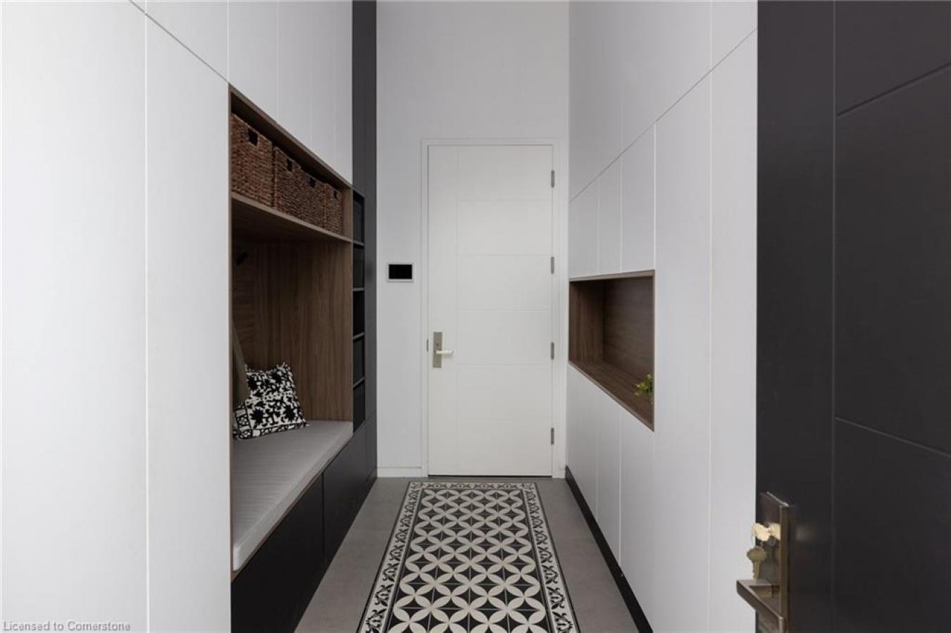 Dundas, ON, L9H 5E3, United States, 4 Bedrooms Bedrooms, ,4 BathroomsBathrooms,Residential,For Sale,1843273