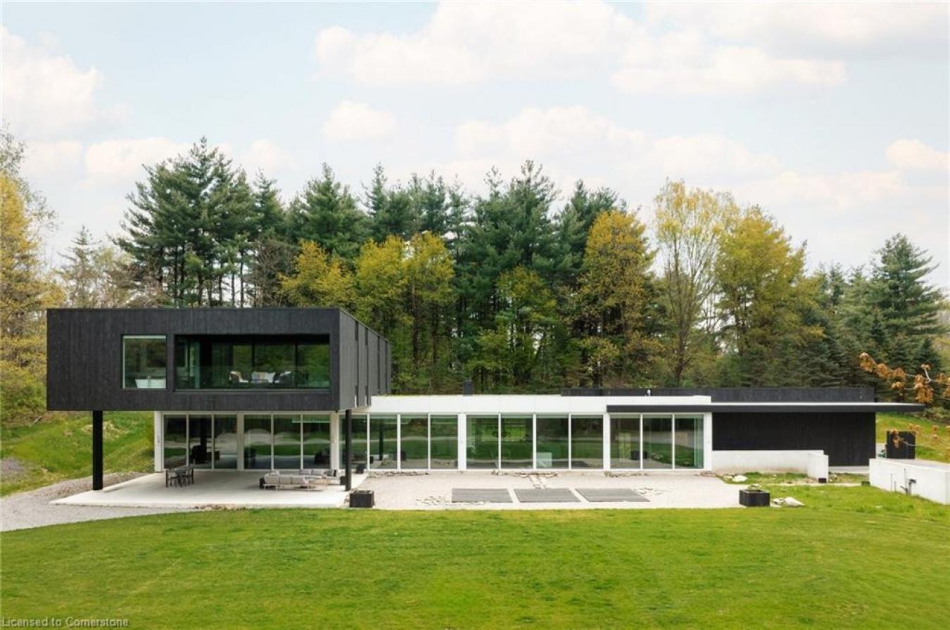 Dundas, ON, L9H 5E3, United States, 4 Bedrooms Bedrooms, ,4 BathroomsBathrooms,Residential,For Sale,1843273