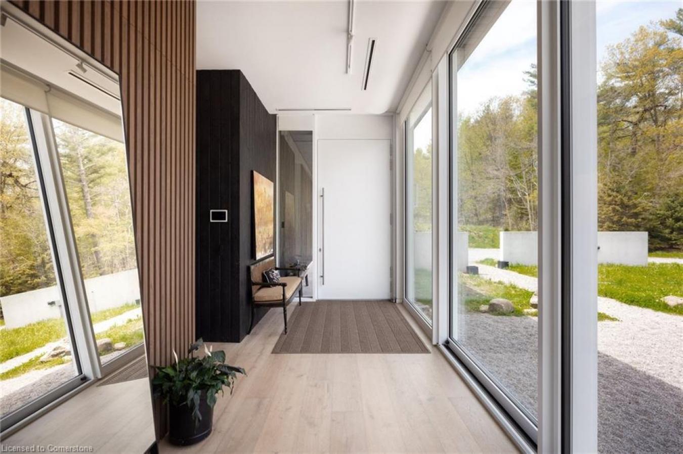 Dundas, ON, L9H 5E3, United States, 4 Bedrooms Bedrooms, ,4 BathroomsBathrooms,Residential,For Sale,1843273