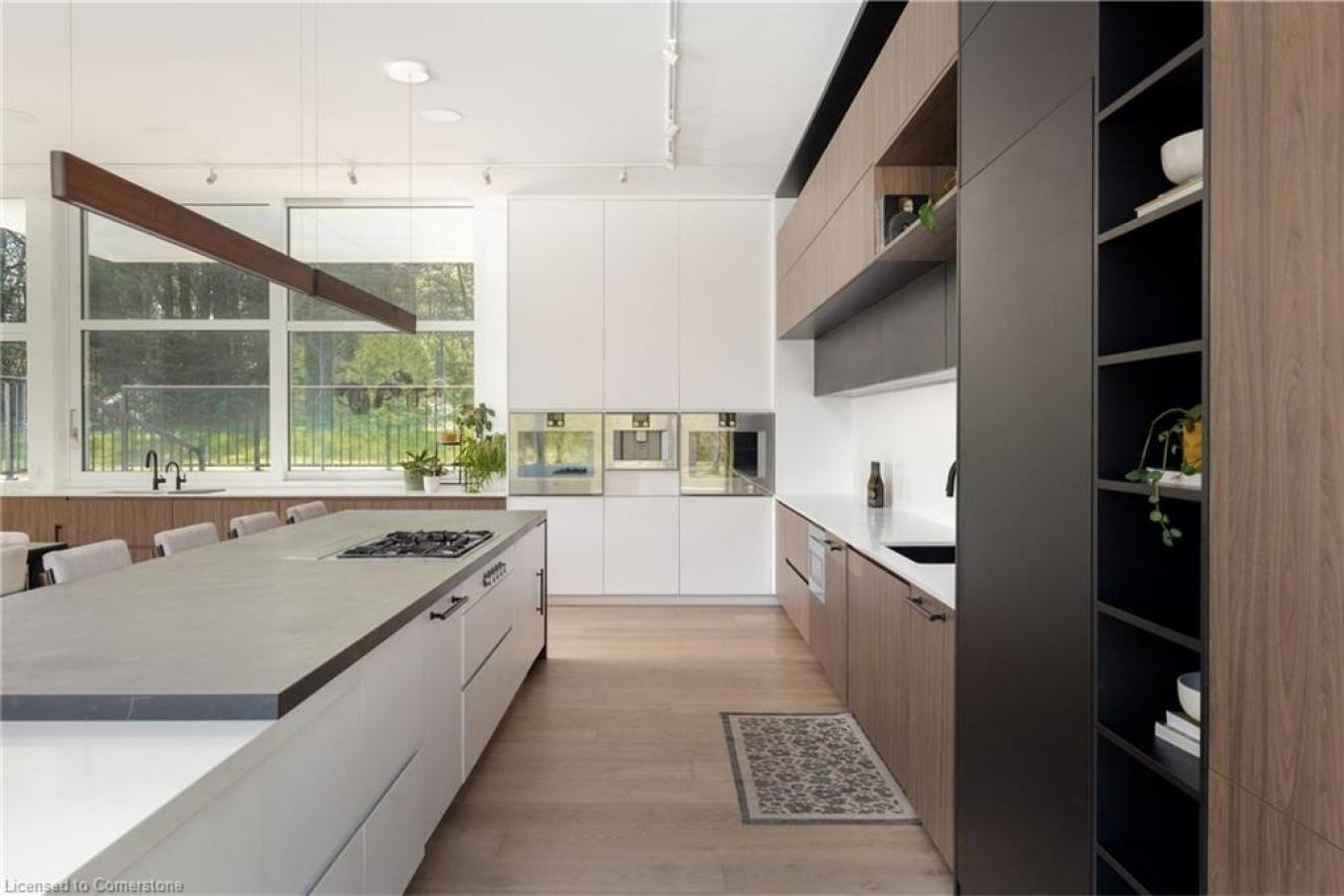 Dundas, ON, L9H 5E3, United States, 4 Bedrooms Bedrooms, ,4 BathroomsBathrooms,Residential,For Sale,1843273