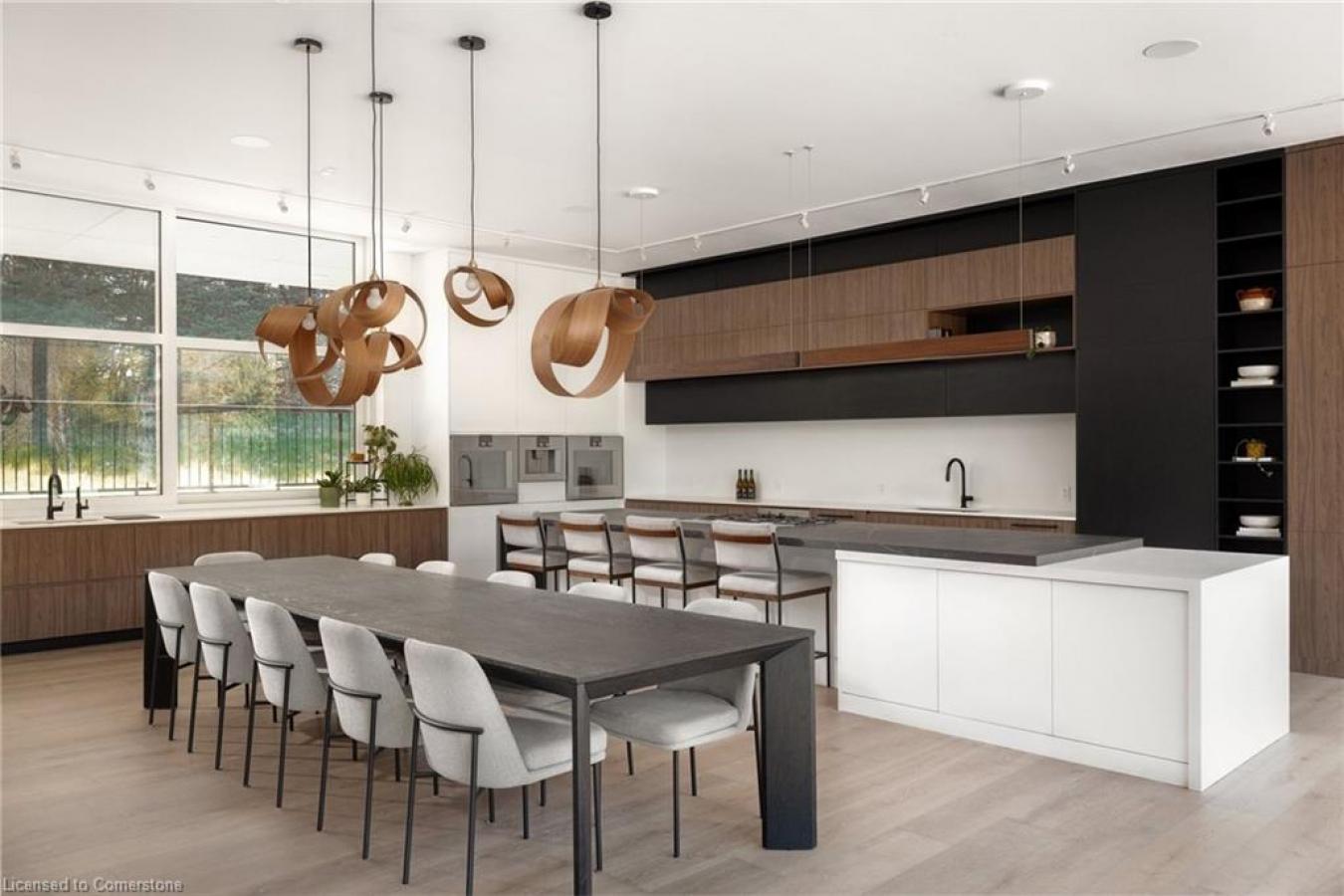 Dundas, ON, L9H 5E3, United States, 4 Bedrooms Bedrooms, ,4 BathroomsBathrooms,Residential,For Sale,1843273