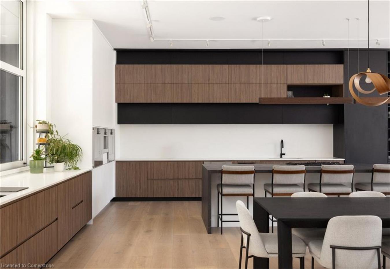 Dundas, ON, L9H 5E3, United States, 4 Bedrooms Bedrooms, ,4 BathroomsBathrooms,Residential,For Sale,1843273