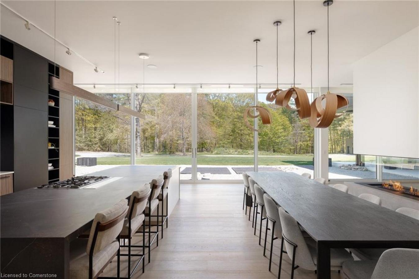 Dundas, ON, L9H 5E3, United States, 4 Bedrooms Bedrooms, ,4 BathroomsBathrooms,Residential,For Sale,1843273