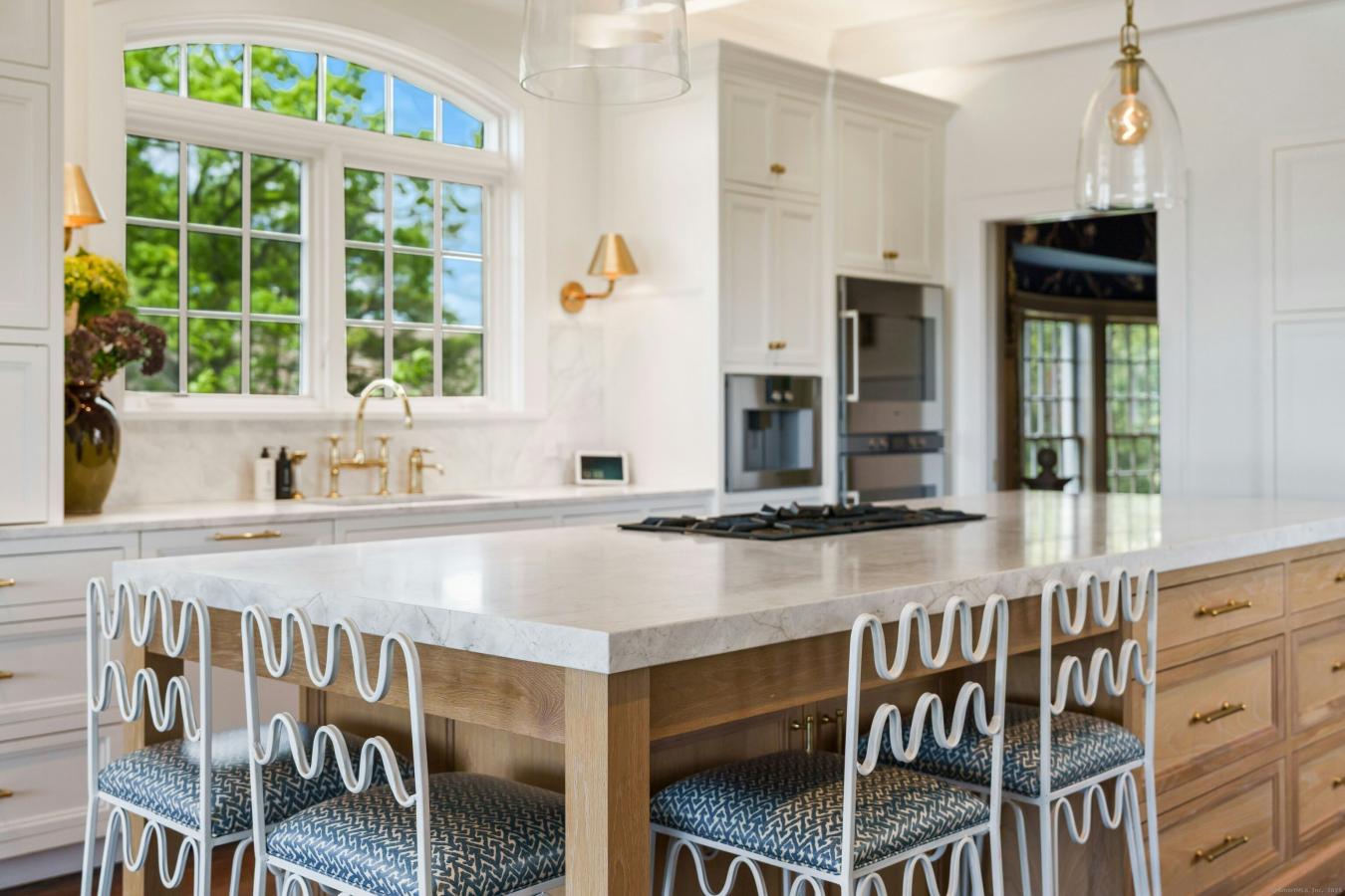 Darien, Connecticut, 06820, United States, 5 Bedrooms Bedrooms, ,5 BathroomsBathrooms,Residential,For Sale,1844494