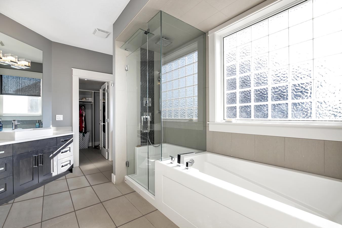 Kelowna, BC, V1W5K3, Canada, 6 Bedrooms Bedrooms, ,3 BathroomsBathrooms,Residential,For Sale,1844477
