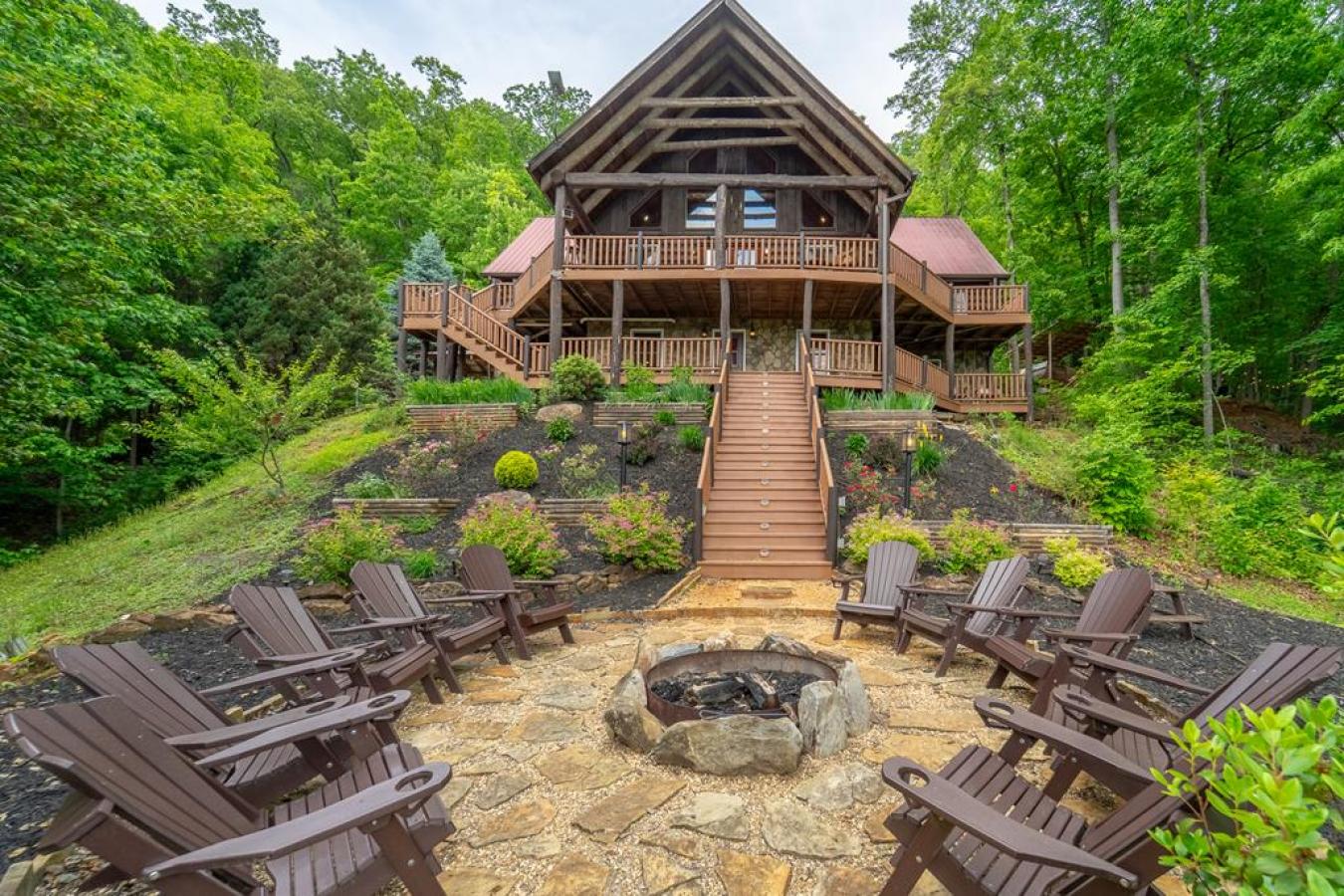 Franklin, North Carolina, 28734, United States, 3 Bedrooms Bedrooms, ,3 BathroomsBathrooms,Residential,For Sale,1844476