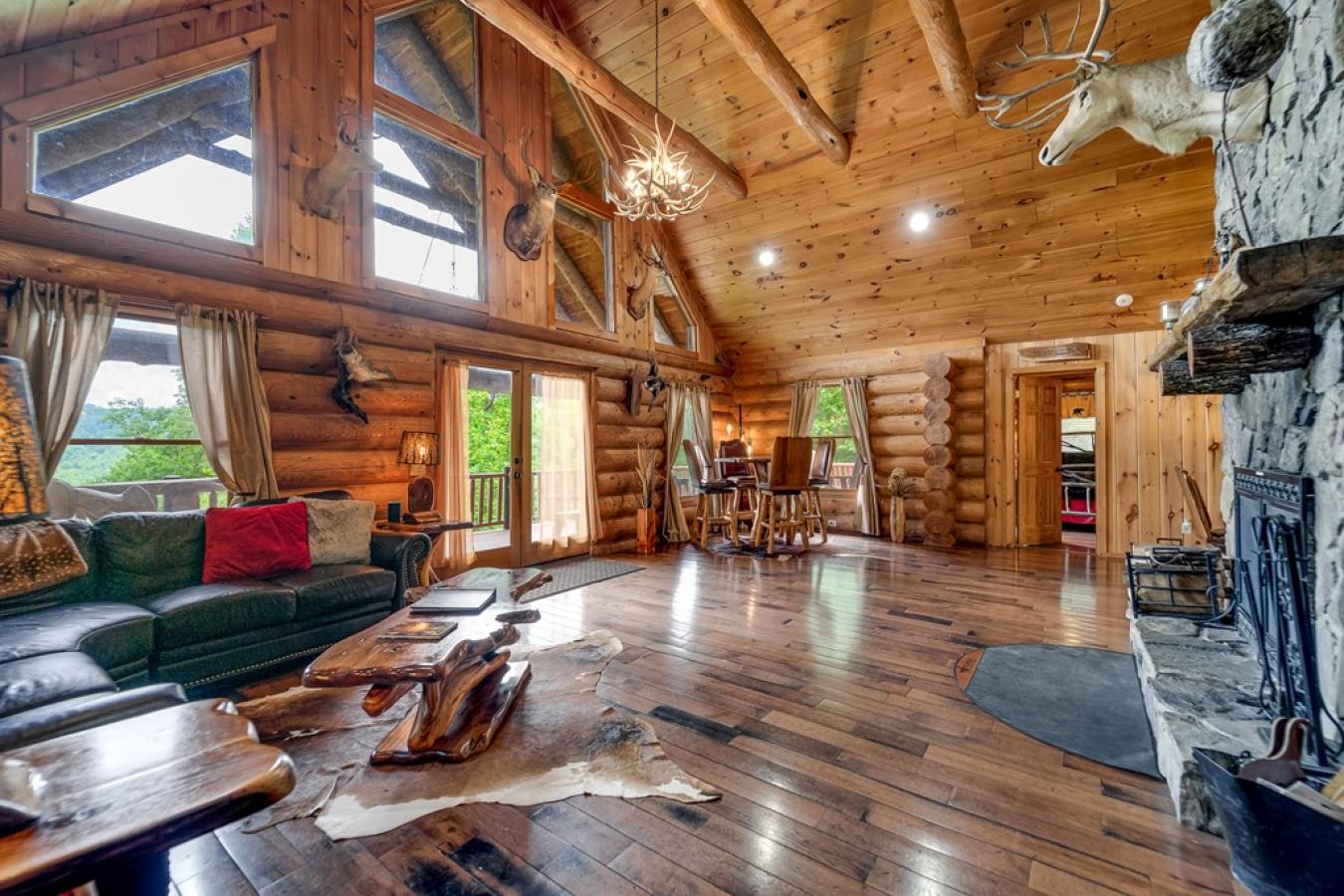 Franklin, North Carolina, 28734, United States, 3 Bedrooms Bedrooms, ,3 BathroomsBathrooms,Residential,For Sale,1844476