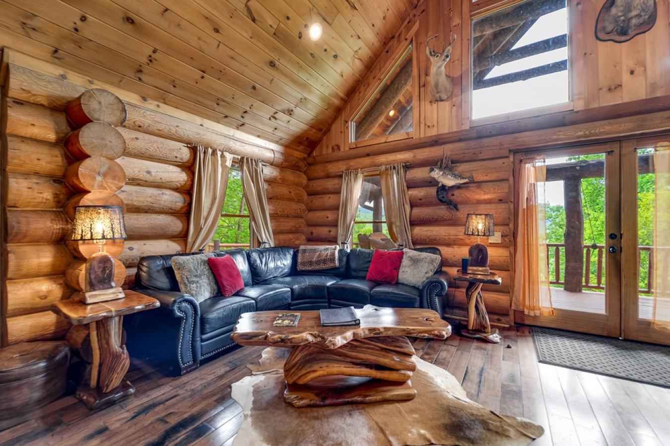 Franklin, North Carolina, 28734, United States, 3 Bedrooms Bedrooms, ,3 BathroomsBathrooms,Residential,For Sale,1844476