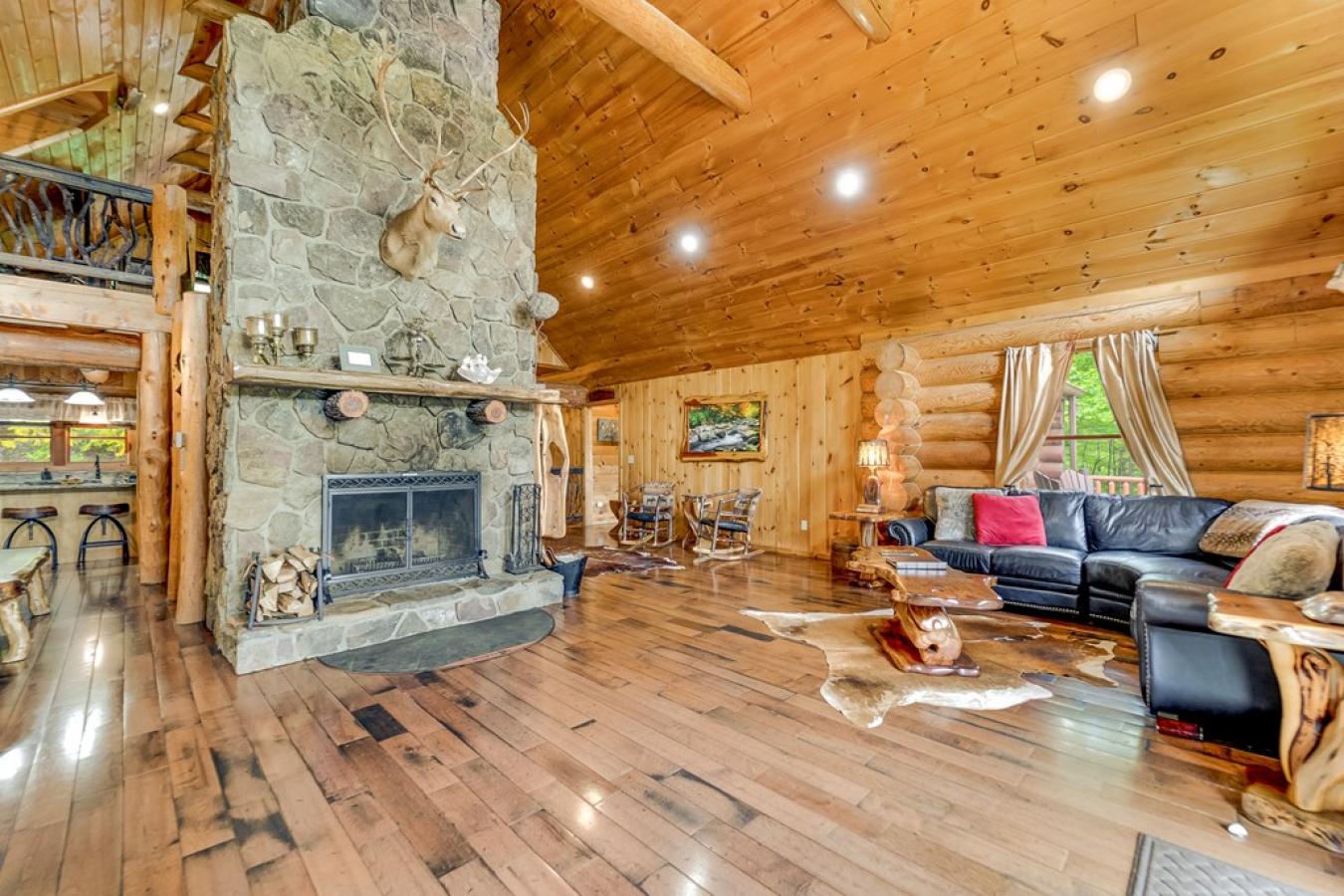 Franklin, North Carolina, 28734, United States, 3 Bedrooms Bedrooms, ,3 BathroomsBathrooms,Residential,For Sale,1844476