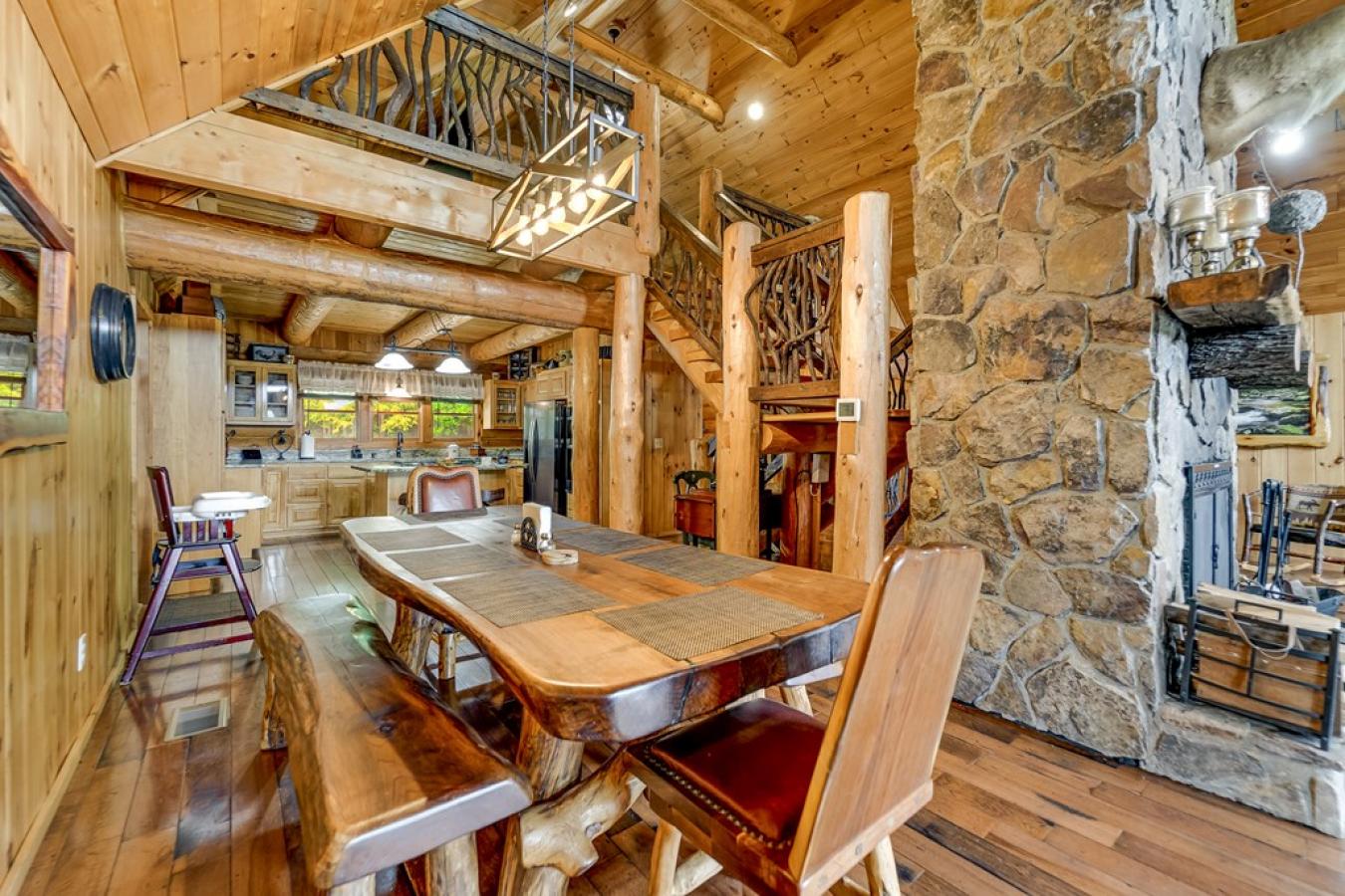 Franklin, North Carolina, 28734, United States, 3 Bedrooms Bedrooms, ,3 BathroomsBathrooms,Residential,For Sale,1844476