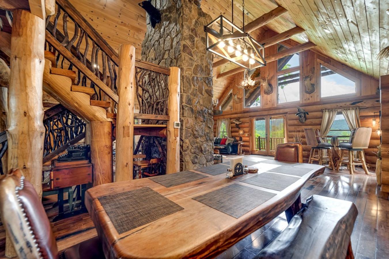 Franklin, North Carolina, 28734, United States, 3 Bedrooms Bedrooms, ,3 BathroomsBathrooms,Residential,For Sale,1844476