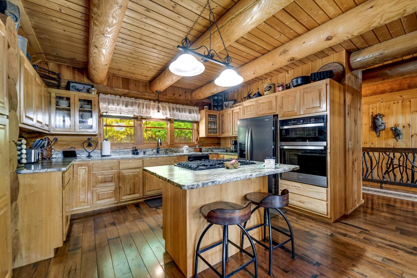 Franklin, North Carolina, 28734, United States, 3 Bedrooms Bedrooms, ,3 BathroomsBathrooms,Residential,For Sale,1844476