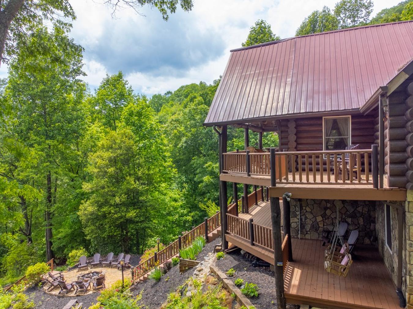 Franklin, North Carolina, 28734, United States, 3 Bedrooms Bedrooms, ,3 BathroomsBathrooms,Residential,For Sale,1844476