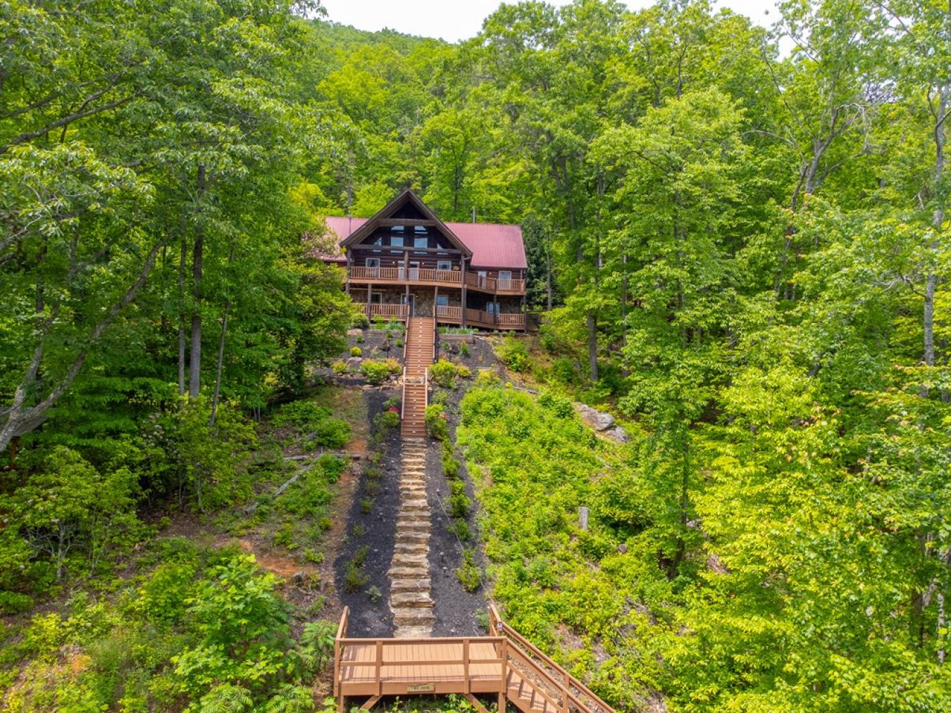 Franklin, North Carolina, 28734, United States, 3 Bedrooms Bedrooms, ,3 BathroomsBathrooms,Residential,For Sale,1844476