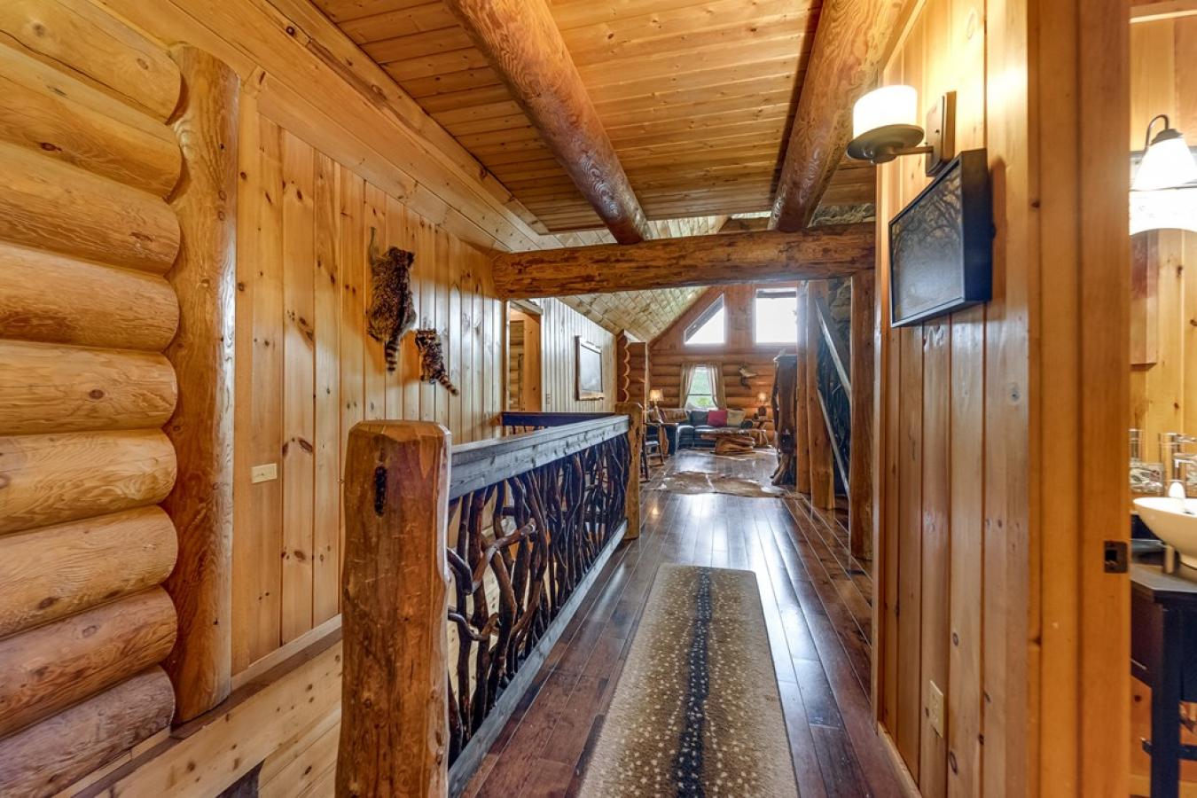 Franklin, North Carolina, 28734, United States, 3 Bedrooms Bedrooms, ,3 BathroomsBathrooms,Residential,For Sale,1844476