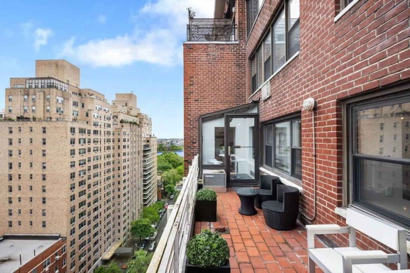 New York, New York, 10028, United States, 4 Bedrooms Bedrooms, ,4 BathroomsBathrooms,Residential,For Sale,1919340