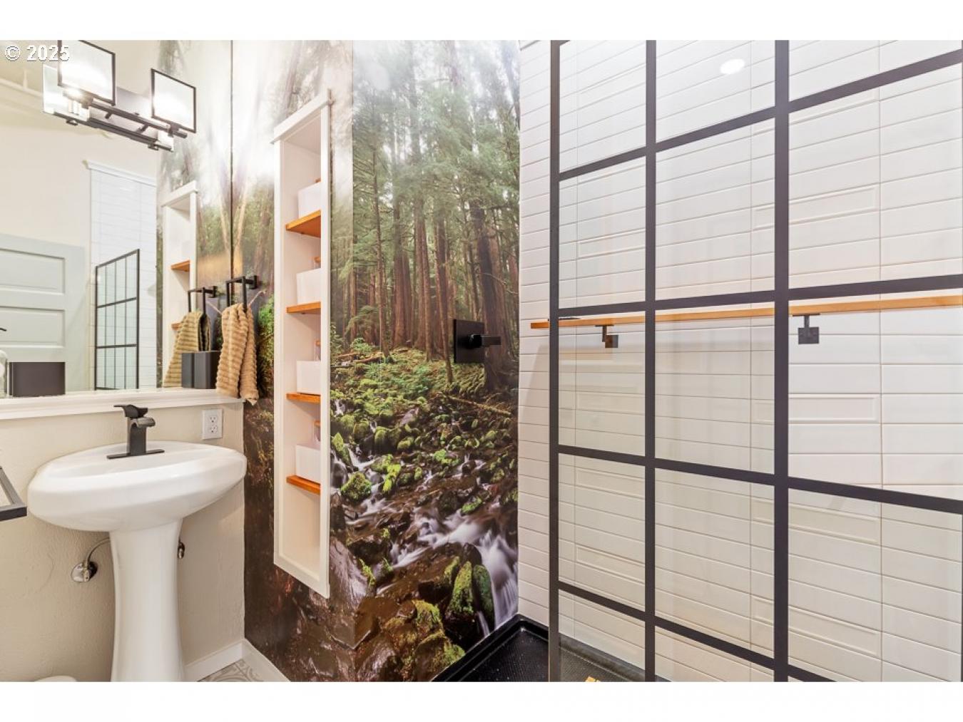 Portland, Oregon, 97217, United States, ,Residential,For Sale,1844460