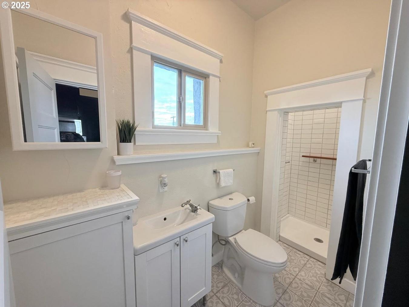 Portland, Oregon, 97217, United States, ,Residential,For Sale,1844460