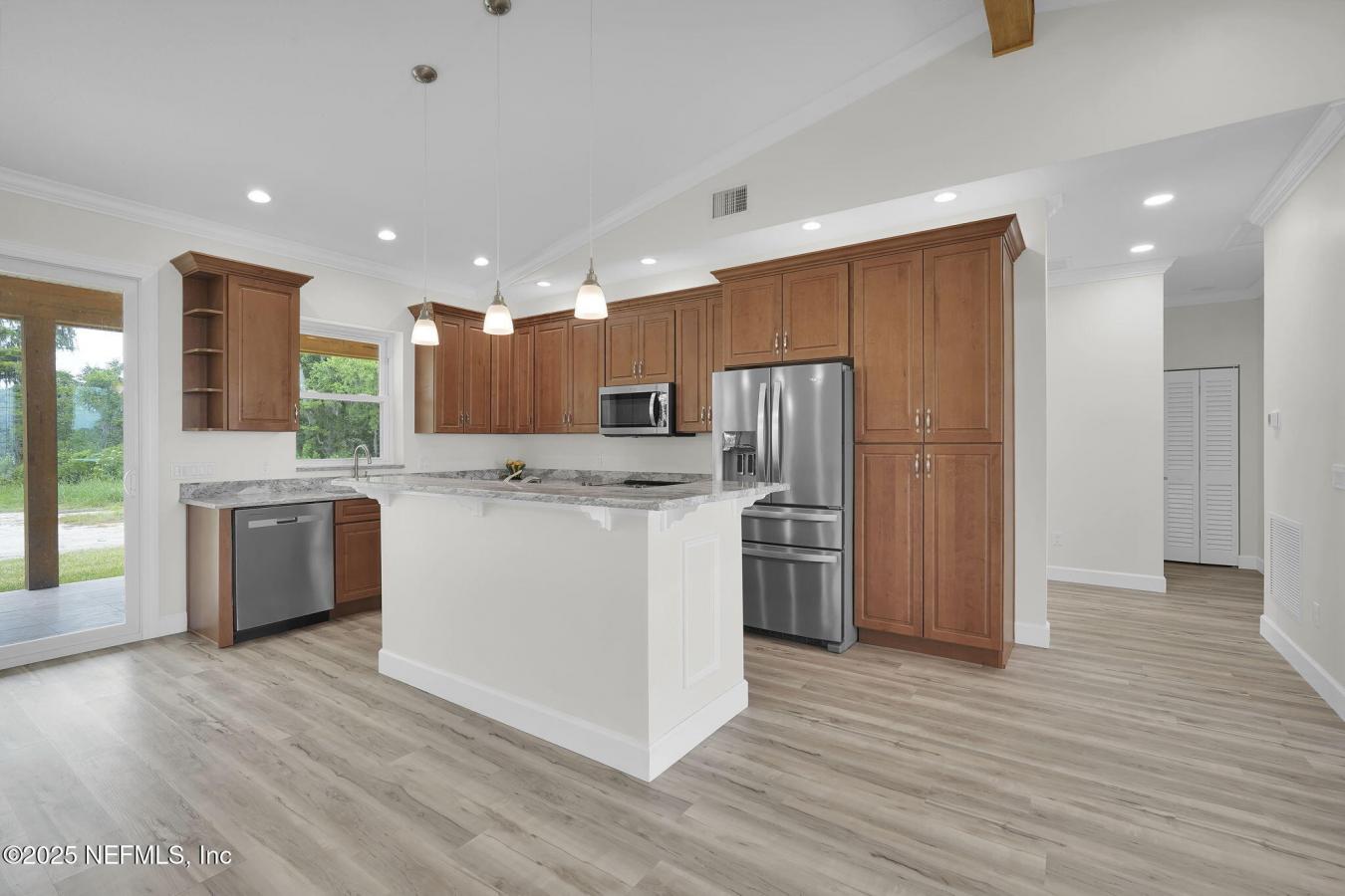 East Palatka, Florida, 32131, United States, 5 Bedrooms Bedrooms, ,3 BathroomsBathrooms,Residential,For Sale,1844452