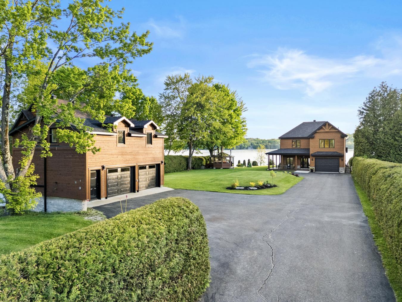 Magog, QC, J1X 3W2, Canada, 4 Bedrooms Bedrooms, ,2 BathroomsBathrooms,Residential,For Sale,1844450