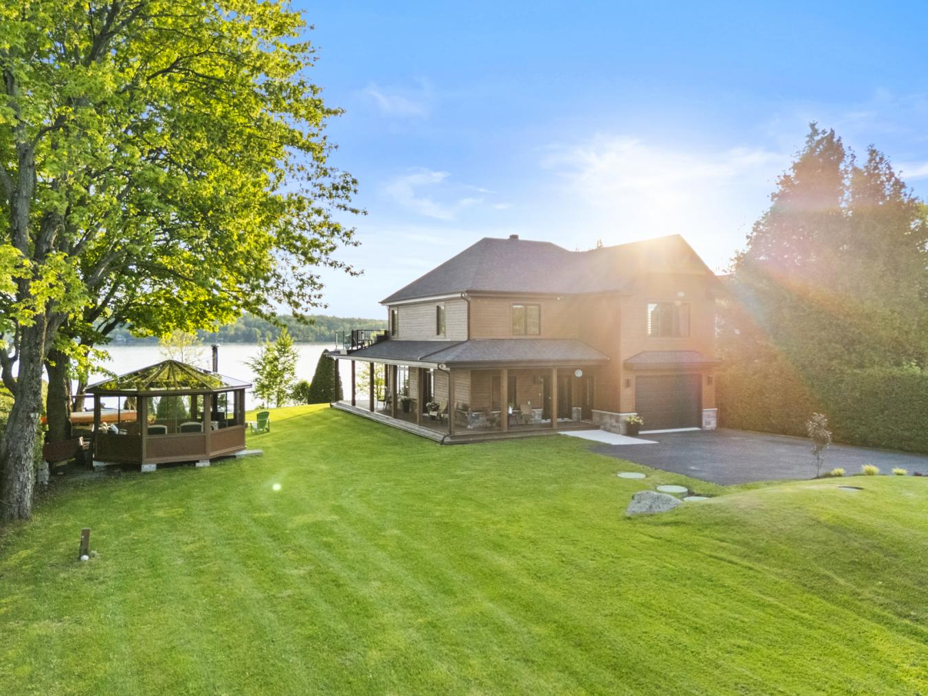 Magog, QC, J1X 3W2, Canada, 4 Bedrooms Bedrooms, ,2 BathroomsBathrooms,Residential,For Sale,1844450