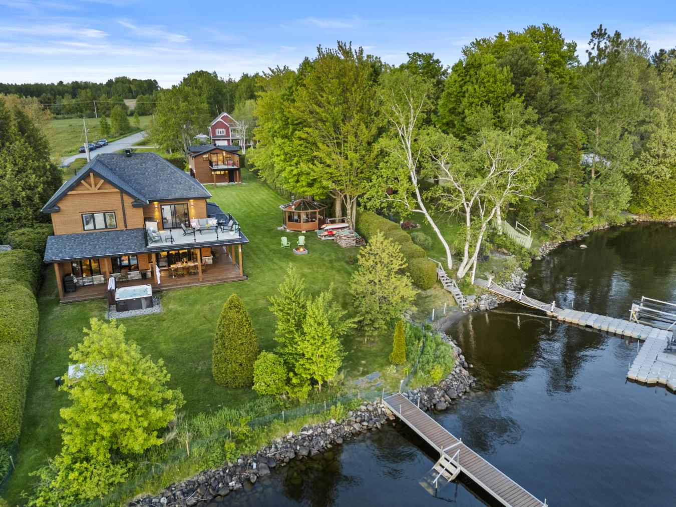 Magog, QC, J1X 3W2, Canada, 4 Bedrooms Bedrooms, ,2 BathroomsBathrooms,Residential,For Sale,1844450