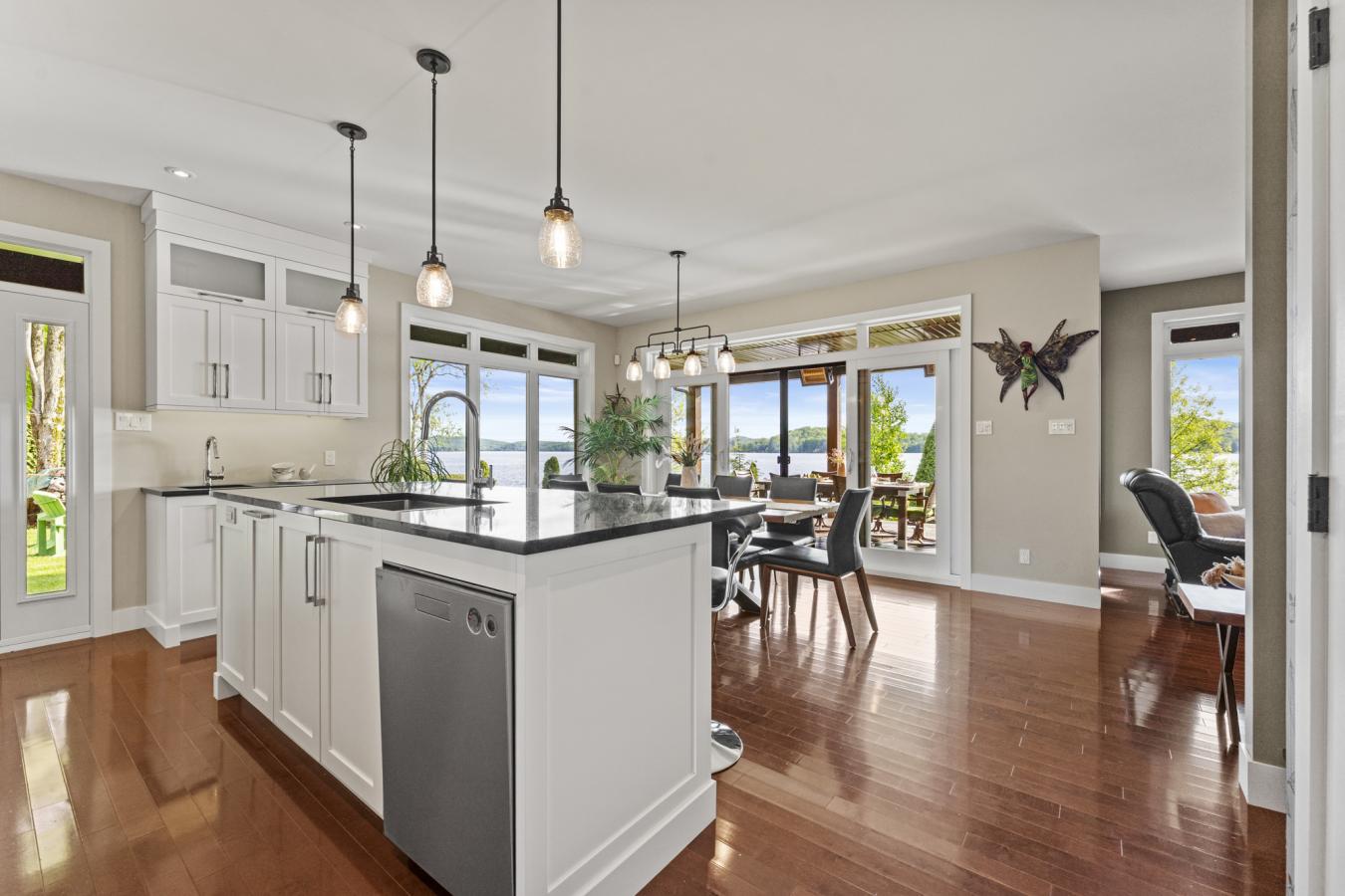 Magog, QC, J1X 3W2, Canada, 4 Bedrooms Bedrooms, ,2 BathroomsBathrooms,Residential,For Sale,1844450