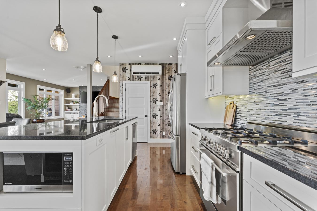 Magog, QC, J1X 3W2, Canada, 4 Bedrooms Bedrooms, ,2 BathroomsBathrooms,Residential,For Sale,1844450