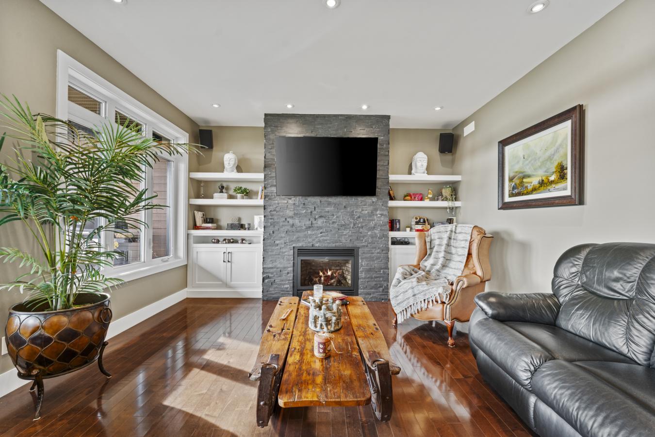 Magog, QC, J1X 3W2, Canada, 4 Bedrooms Bedrooms, ,2 BathroomsBathrooms,Residential,For Sale,1844450