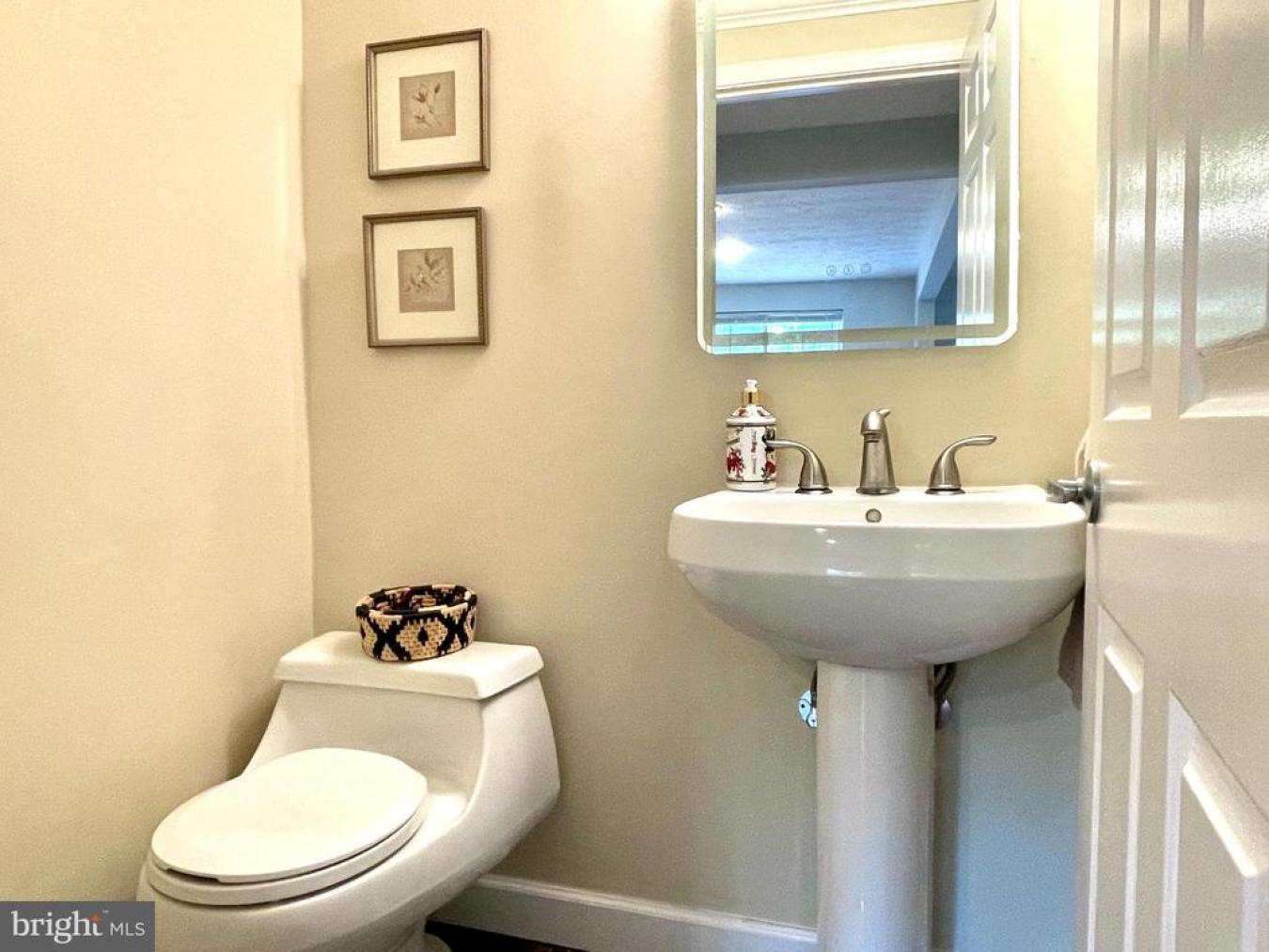 Great Falls, Virginia, 22066, United States, 5 Bedrooms Bedrooms, ,3 BathroomsBathrooms,Residential,For Sale,1844447