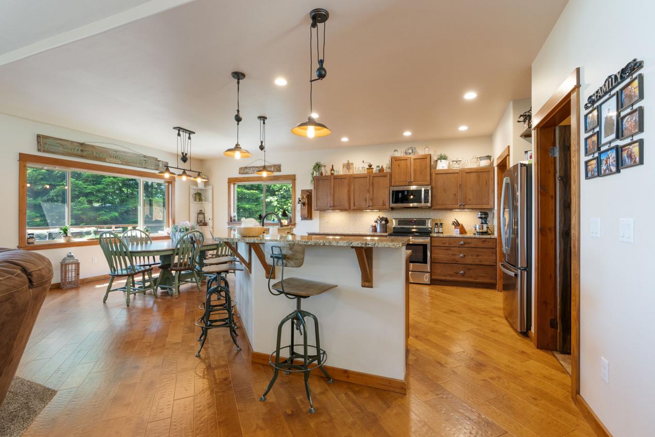 Rathdrum, Kootenai, 83858, United States, 5 Bedrooms Bedrooms, ,3 BathroomsBathrooms,Residential,For Sale,1996549