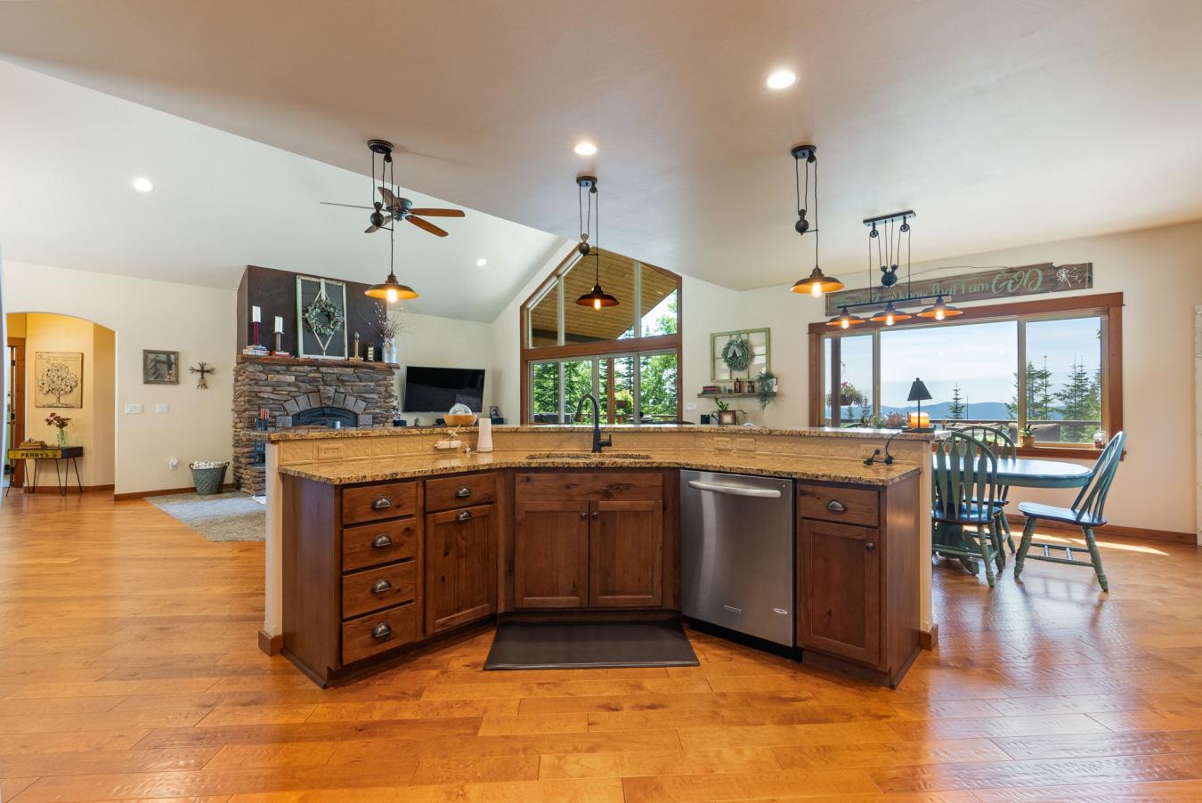 Rathdrum, Kootenai, 83858, United States, 5 Bedrooms Bedrooms, ,3 BathroomsBathrooms,Residential,For Sale,1996549