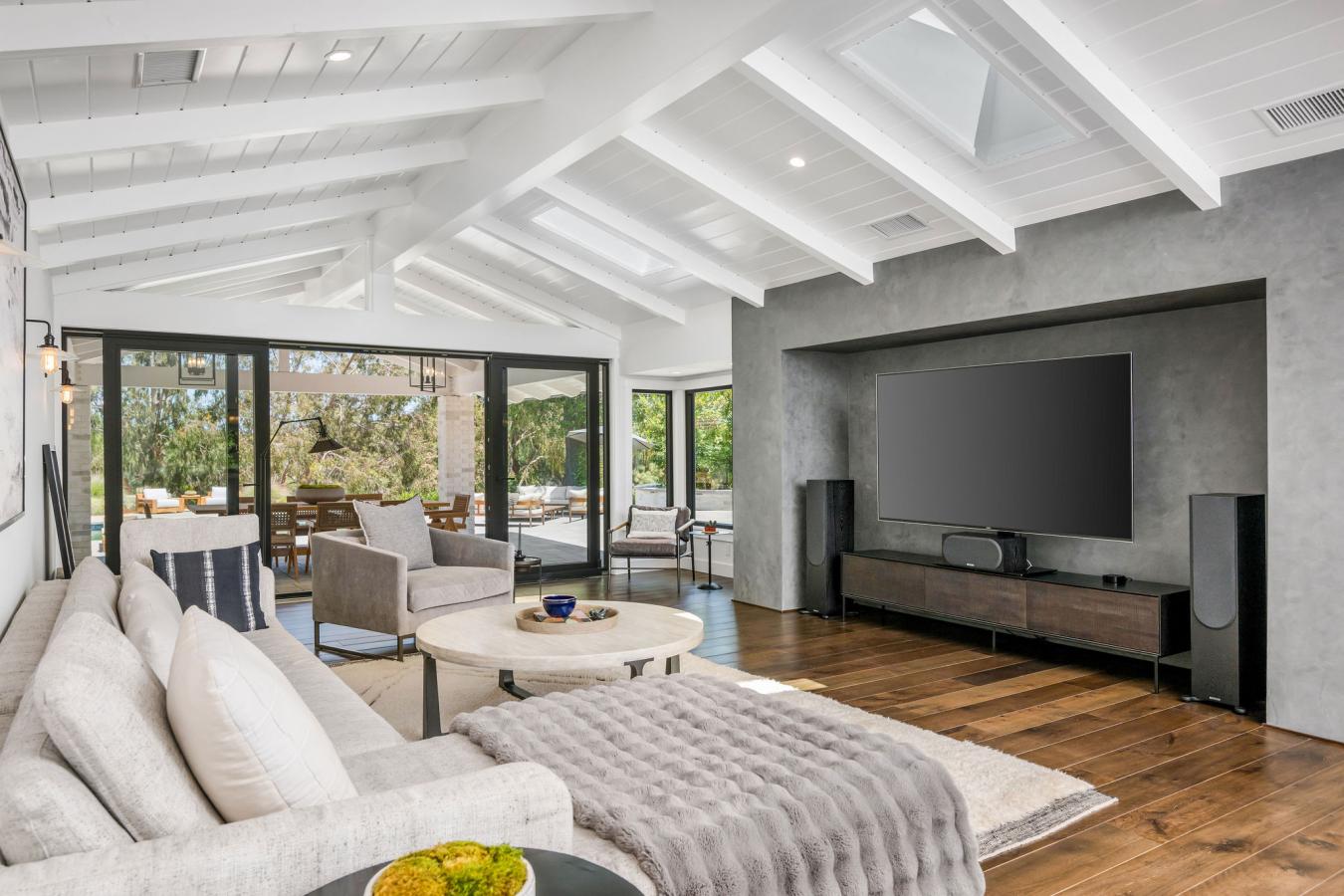 Hidden Hills, California, 91302, United States, 6 Bedrooms Bedrooms, ,8 BathroomsBathrooms,Residential,For Sale,1938519