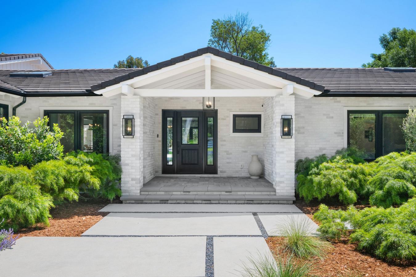 Hidden Hills, California, 91302, United States, 6 Bedrooms Bedrooms, ,8 BathroomsBathrooms,Residential,For Sale,1938519