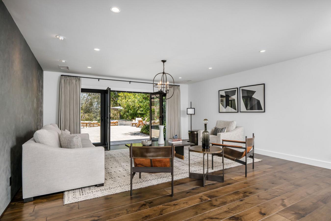 Hidden Hills, California, 91302, United States, 6 Bedrooms Bedrooms, ,8 BathroomsBathrooms,Residential,For Sale,1938519