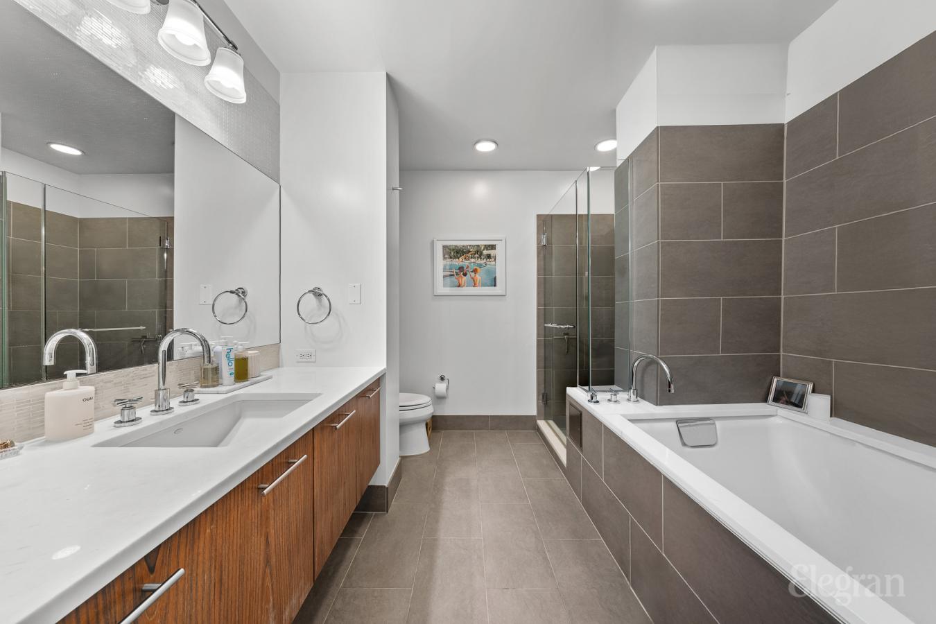 New York, New York, 10011, United States, 1 Bedroom Bedrooms, ,2 BathroomsBathrooms,Residential,For Sale,1841160