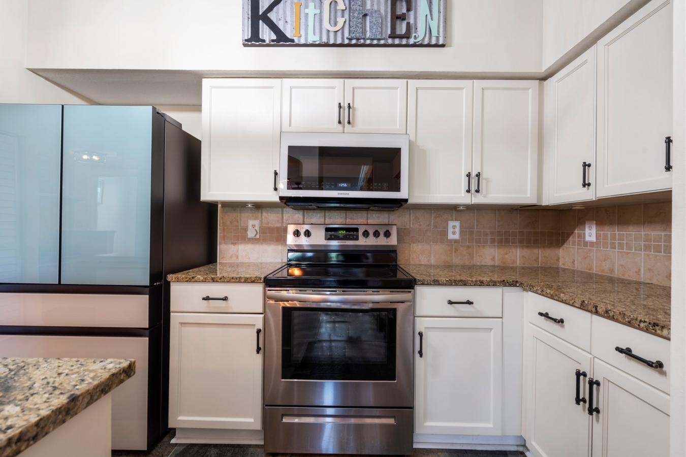 Welcome home to this Beautifully updated condo situated right in St. J – image 8