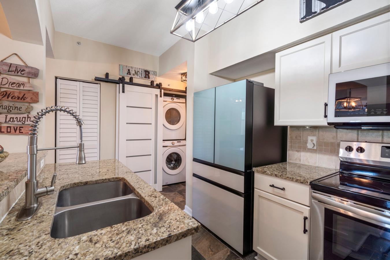 Welcome home to this Beautifully updated condo situated right in St. J – image 9