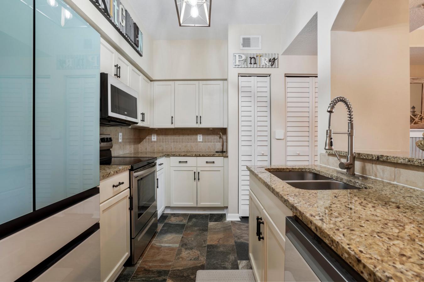 Welcome home to this Beautifully updated condo situated right in St. J – image 10