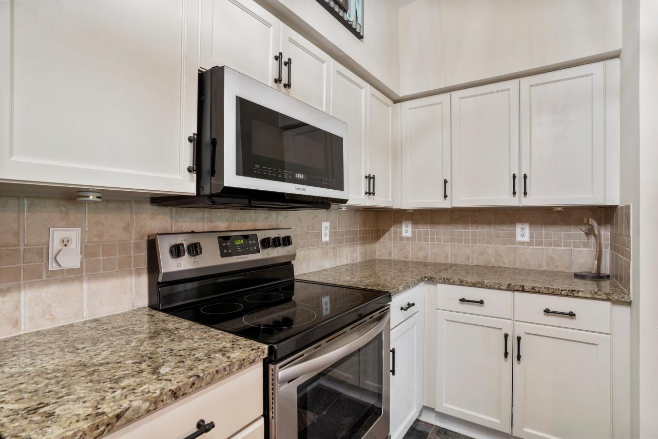 Welcome home to this Beautifully updated condo situated right in St. J – image 12