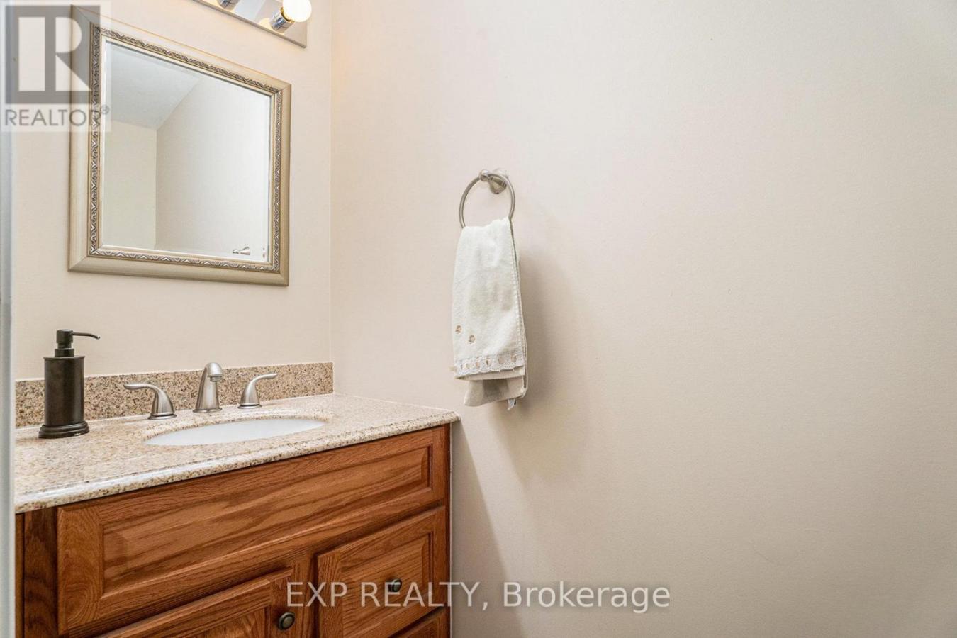 Ottawa, ON, K2J 0T8, Canada, 6 Bedrooms Bedrooms, ,5 BathroomsBathrooms,Residential,For Sale,1858628